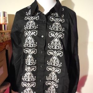 NWT Susan Graver black/white embroidrey M top